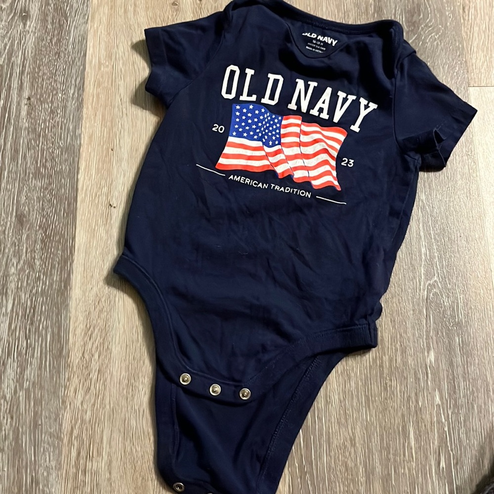 Old navy baby 12–18mo blue flag onsie